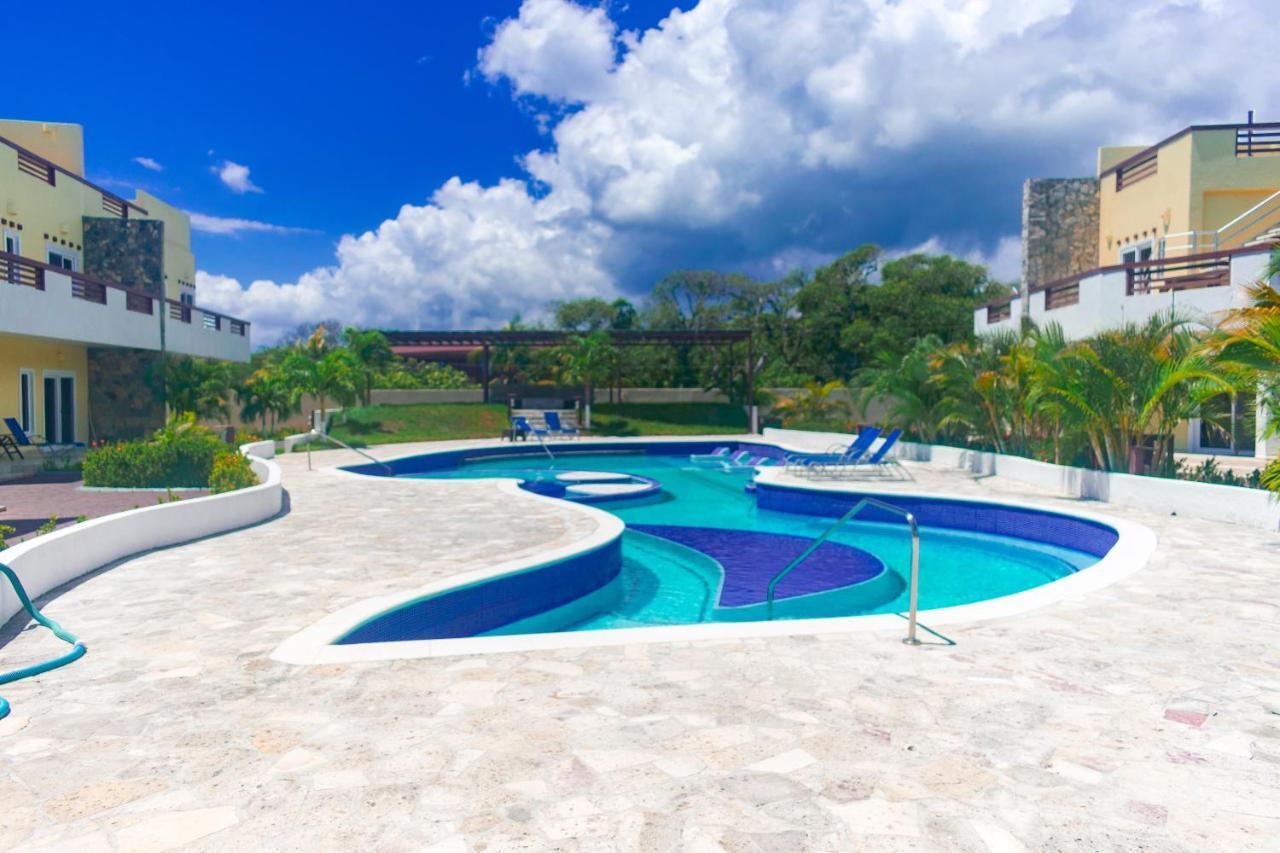 Las Palmas Beach Hotel Dixon Cove Eksteriør billede