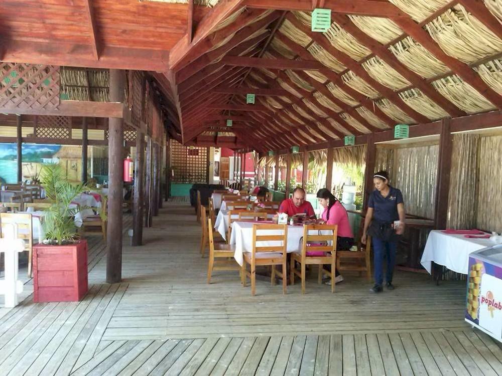 Las Palmas Beach Hotel Dixon Cove Eksteriør billede