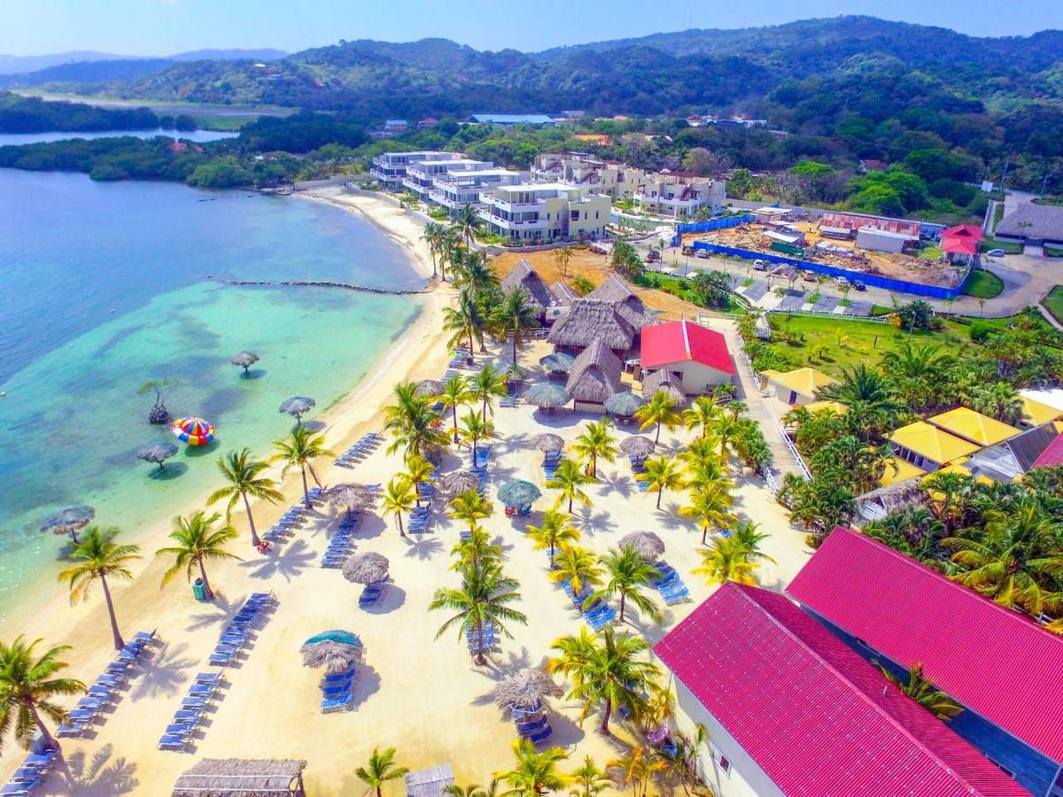 Las Palmas Beach Hotel Dixon Cove Eksteriør billede